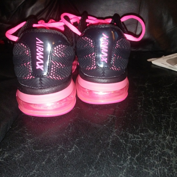 Sneakers - Picture 3 of 3